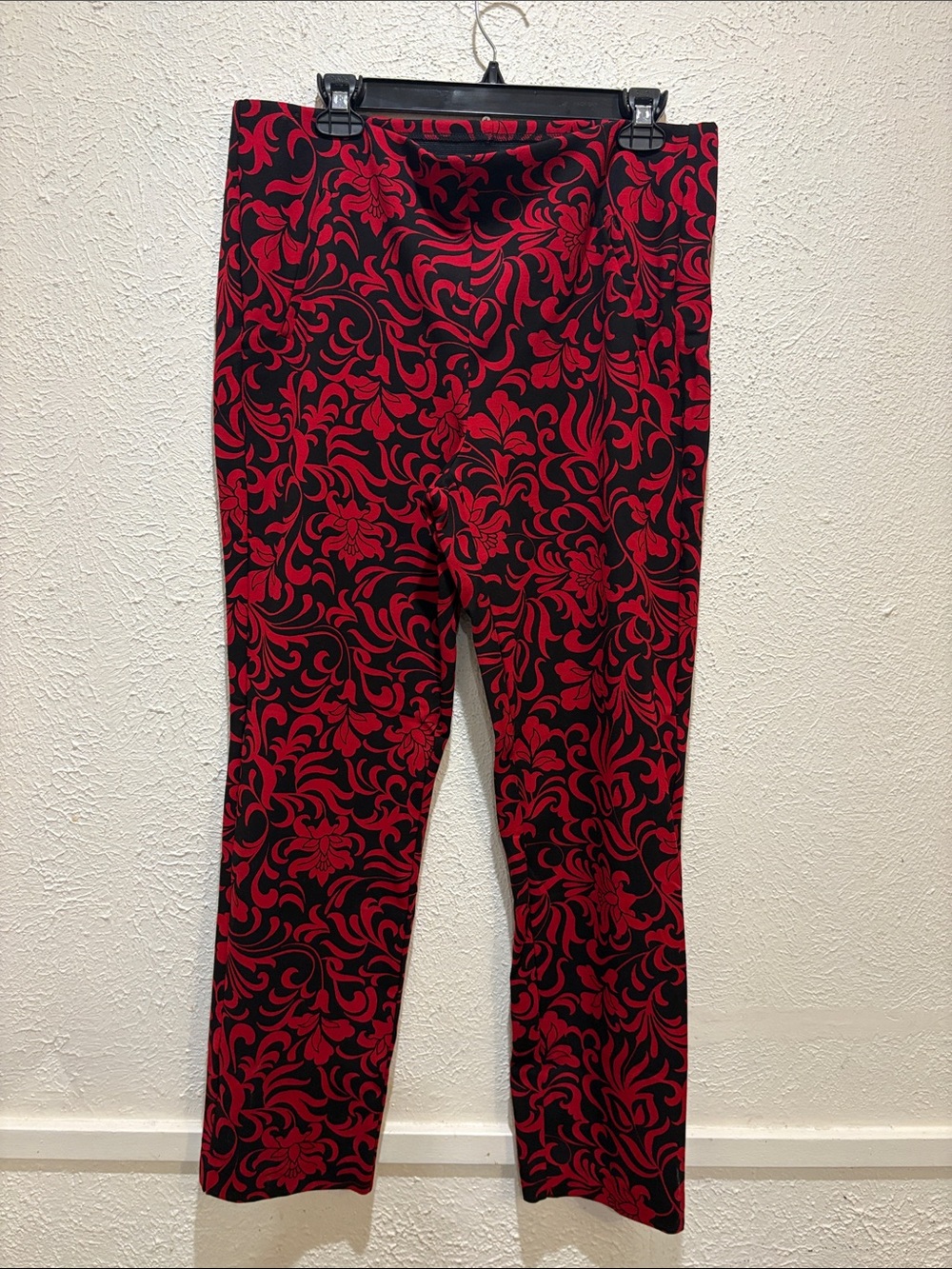 Chico's Black & Red Floral Cropped Pants